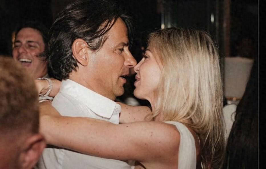 世俱杯最大黑马!49岁因扎吉崭露头角:两度晋级欧冠决赛,娶得美丽妻子