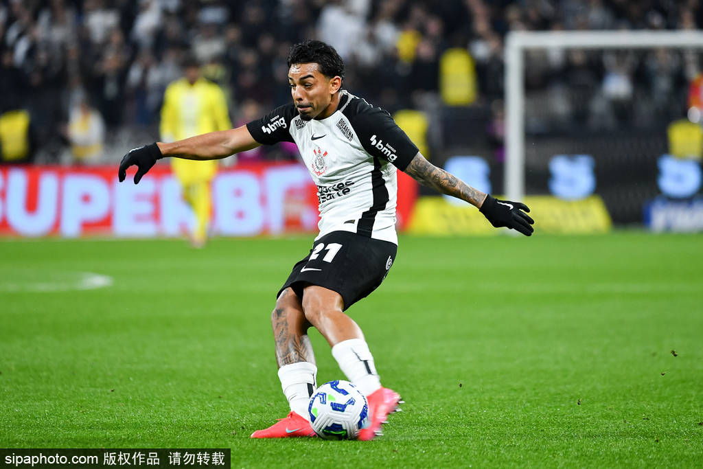 拒绝曼联后转投热刺?拜仁中场帕利尼亚的转会风暴