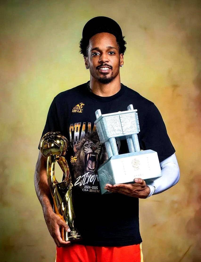 18.4分!广厦签下意甲锋卫摇摆人,巴里布朗续约僵局待解