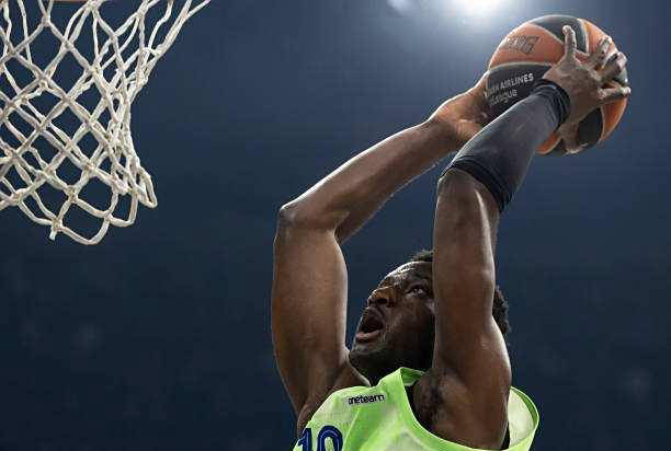 法甲劲旅或签下前马刺内线球员,但遭遇重伤延误转会进程