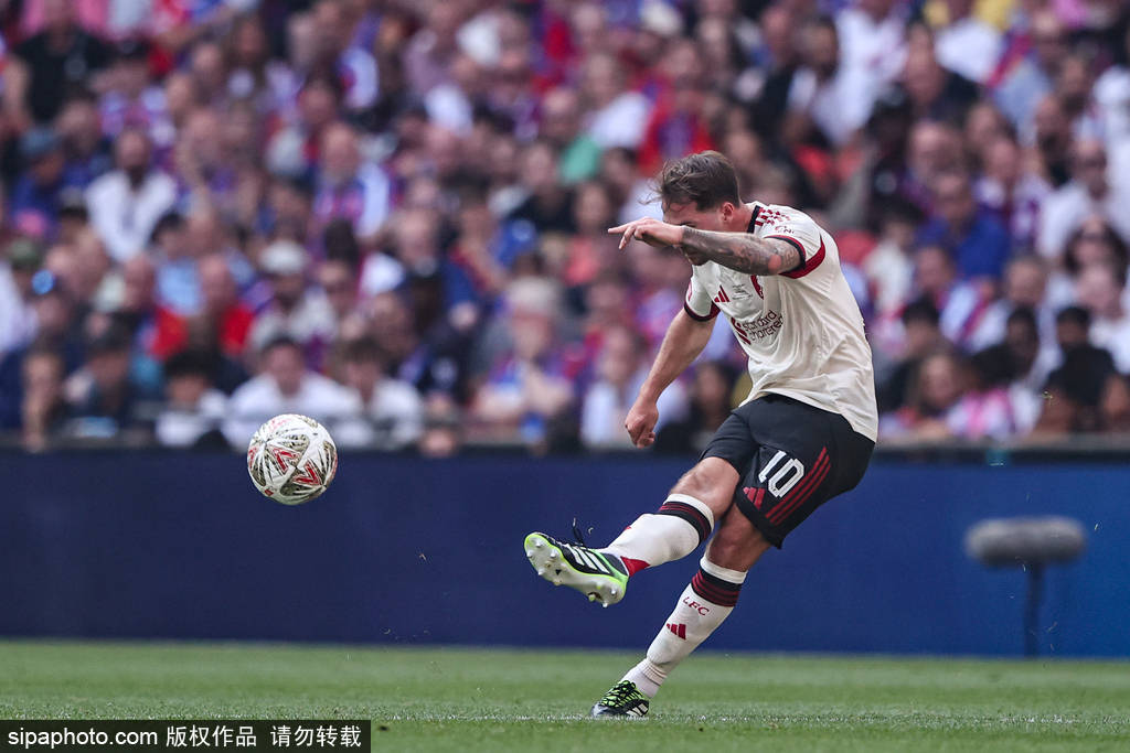 基耶萨的未来悬念:贝西克塔斯的追求与利物浦的决心