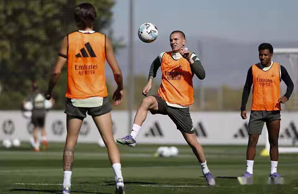 7人轮换+3大伤缺!巴萨欧冠留力,瓦伦西亚能捡漏?