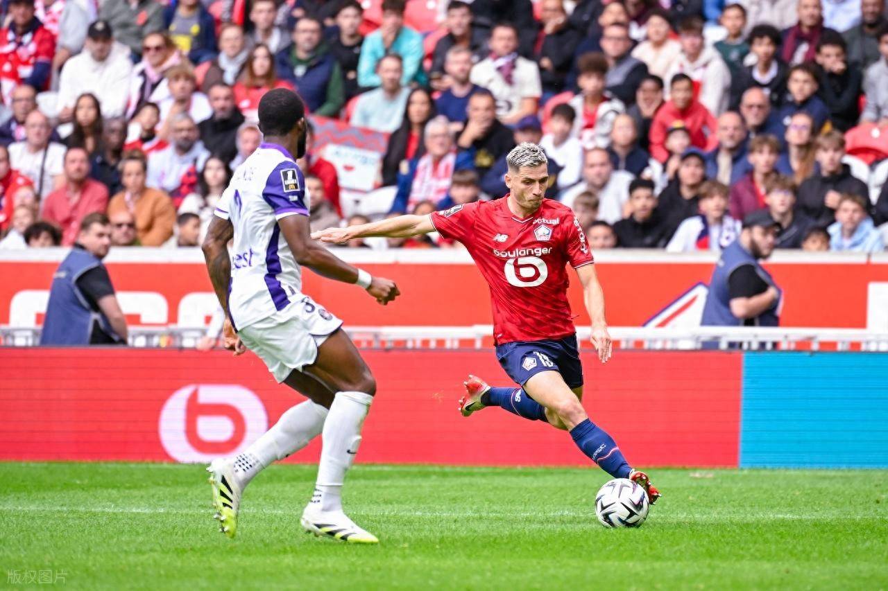 18岁姆巴佩弟弟补时读秒绝杀!里尔3连胜登顶法甲,38岁吉鲁替他开路