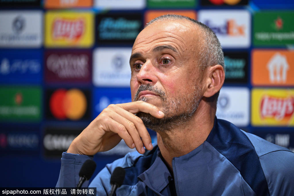 恩里克荣获克鲁伊夫奖:四冠荣耀背后的战术与故事