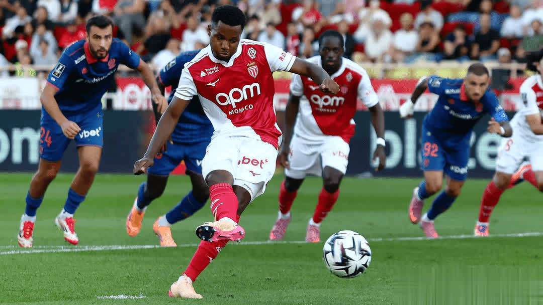 巴萨天降横财!昔日废柴法甲5场轰6球,英超3队求购