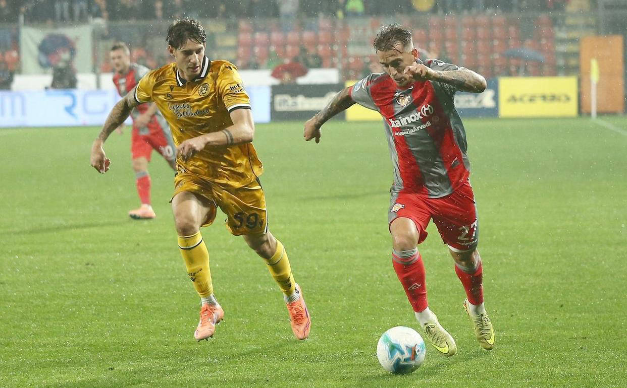 意甲第7轮:克雷莫内塞与乌迪内斯1-1战平,26岁国米前锋挺身而出