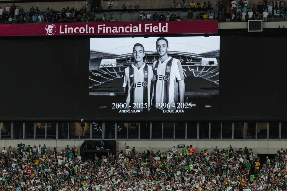 高清:世俱杯切尔西2-1进四强 赛前悼念若塔兄弟
高清:世俱杯切尔西2-1进四强 赛前悼念若塔兄弟