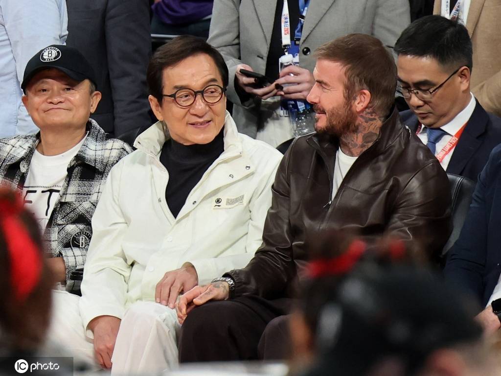 组图:成龙贝克汉姆助阵NBA中国赛 姚明马云亮相
组图:成龙贝克汉姆助阵NBA中国赛 姚明马云亮相