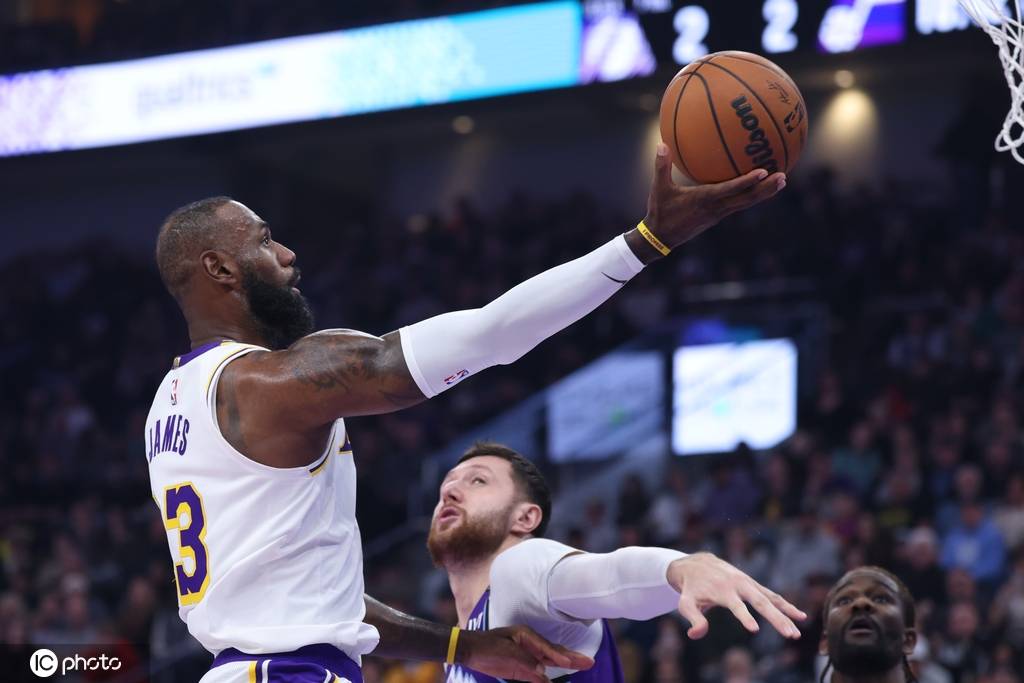 老詹17+8东契奇33+11+8 小里22+10湖人险胜爵士