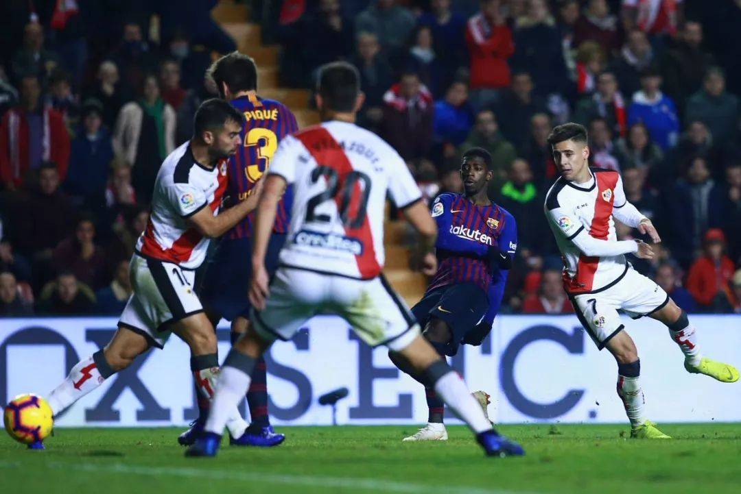 周日021法甲:斯特拉斯堡VS洛里昂 东部劲旅遇布列塔尼黑马,主场之争见真章